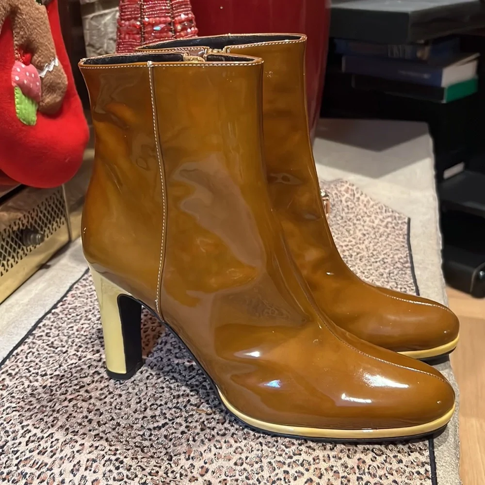 Via Spiga: Designer booties.  Carmel color with pale yellow heels! - Picture 5 of 15